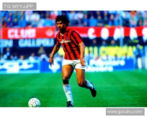 足球明星穿着背心的时尚风采与个性展示精彩瞬间合集