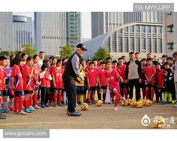 会讲中文的足球明星们如何在赛场内外传递文化与激情