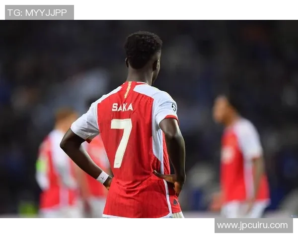 足球明星亨利的妻子美丽照片分享展现幸福生活瞬间