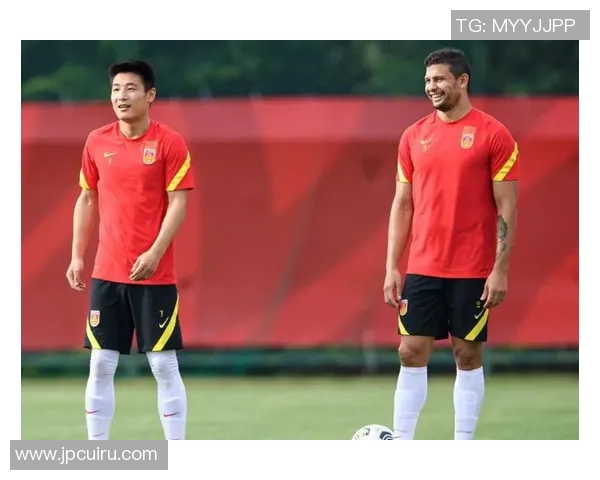 篮球明星艾克森的传奇之路与他在赛场上的辉煌成就解析